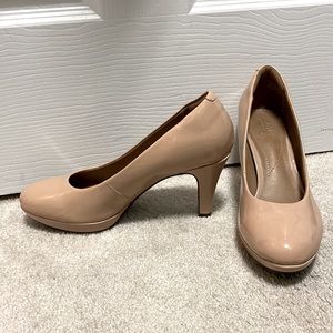 Clarks beige heels